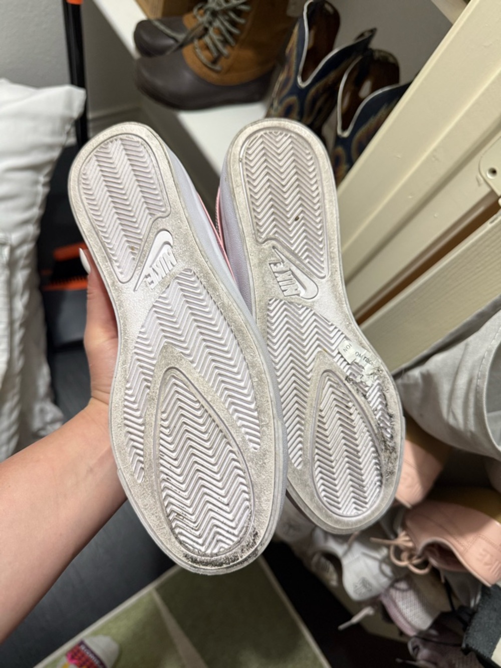 Nike Women’s Dusty Pink Low-Top Sneakers - Picture 4 of 4